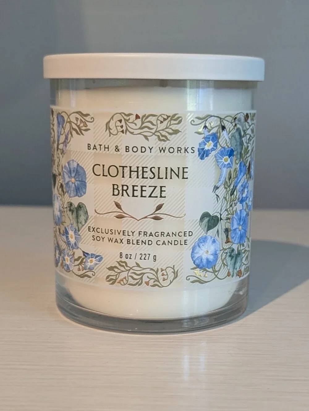 Bath & Body Works Clothesline Breeze 8oz Single Wick Candle
